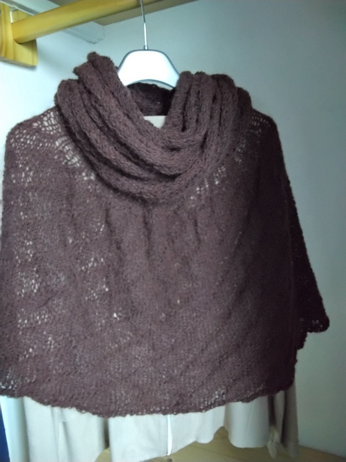 poncho met bijbehorende sjaal, handgebreid in alpaca/acryl, Handgebreid, Ophalen of Verzenden, Nieuw, Bruin