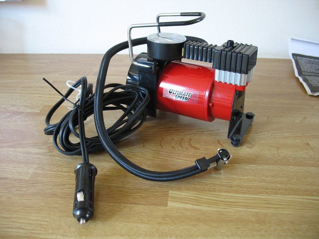 COMPRESSOR (MINI) UMK 10A1. 12 V BANDENPOMP, Doe-het-zelf en Verbouw, Gereedschap | Handgereedschap, Ophalen of Verzenden, Nieuw