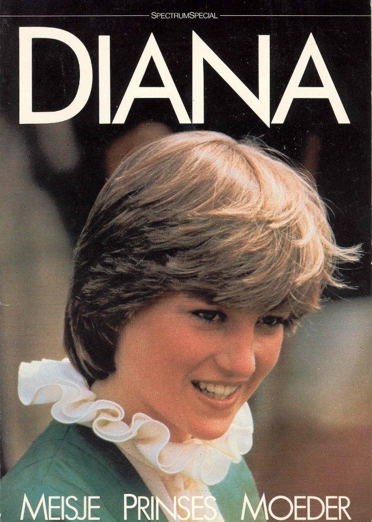 Boek Diana Meisje Prinses Moeder  , Verzamelen, Koninklijk Huis en Royalty, Verzenden, Zo goed als nieuw, Buitenland, Tijdschrift of Boek