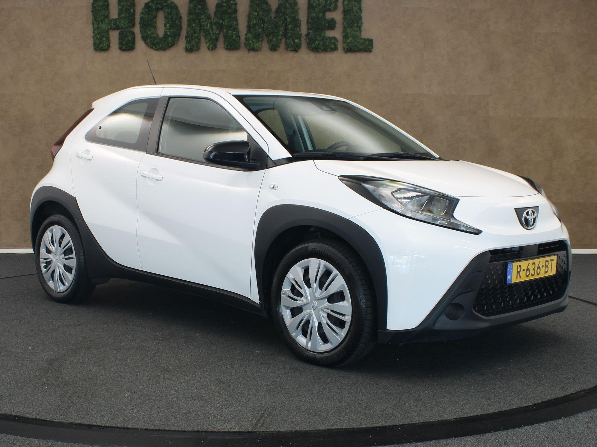 Toyota Aygo X 1.0 VVT-i MT Play - ORIGINEEL NEDERLANDSE AUTO, Postbus 212
4940 AE  Raamsdonksveer, NL, Wit, Handgeschakeld, Toyota