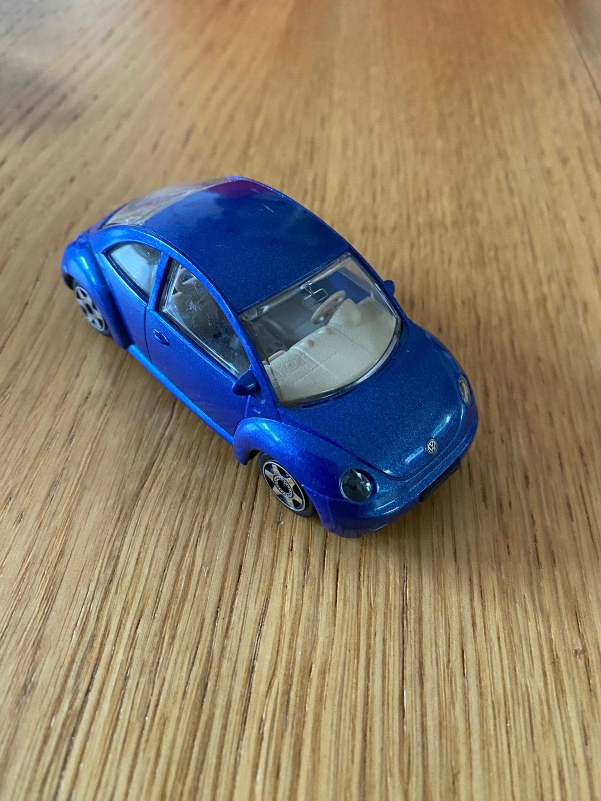 VW- NEW BEETLE. 1/43 kleur Blauw, Ophalen of Verzenden, Gebruikt, Auto