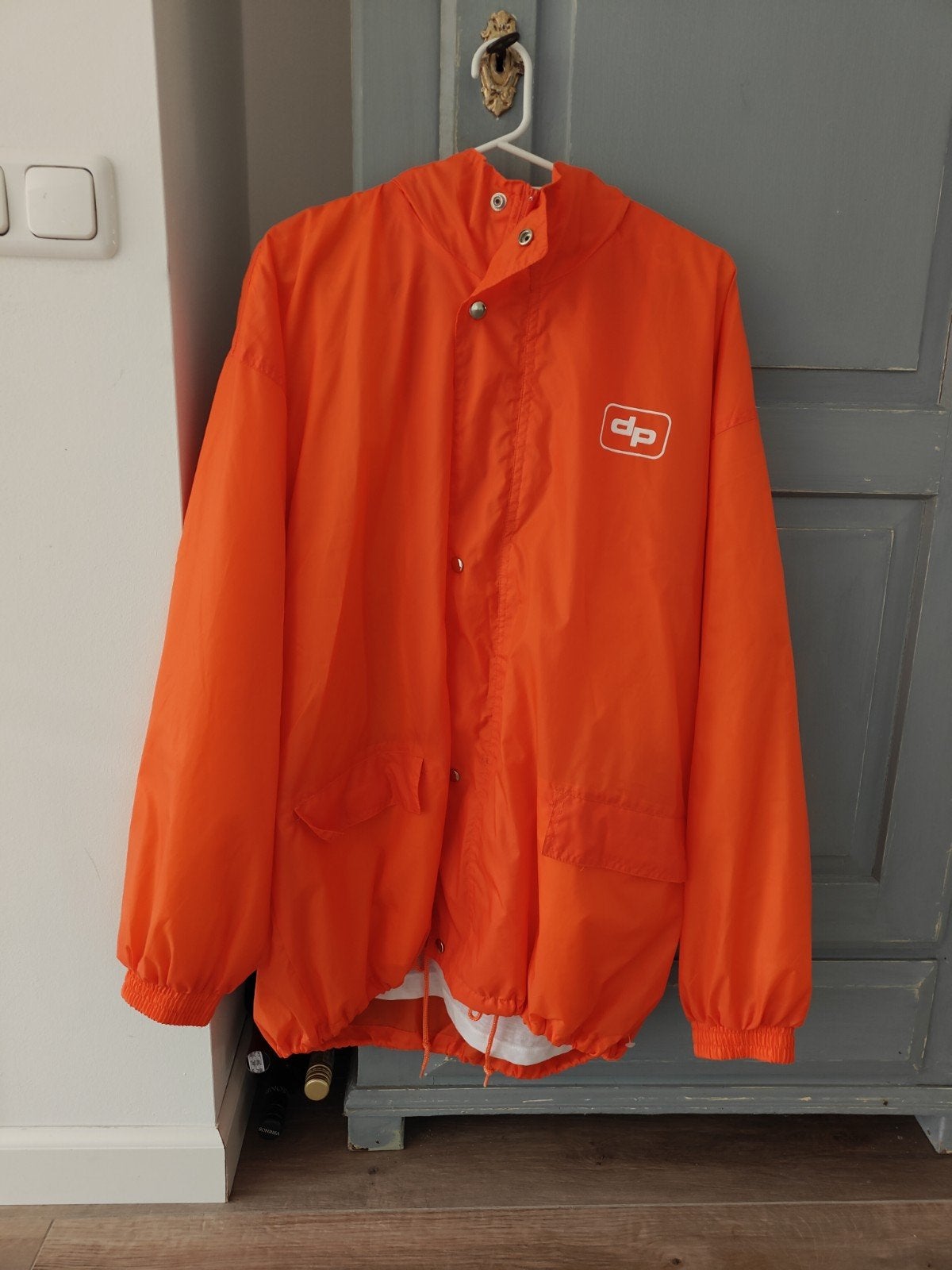 Oranje winddichte jas XL - Perfect voor voetbal supporters!, Ophalen of Verzenden, Zo goed als nieuw, Maat 46/48 (XL) of groter