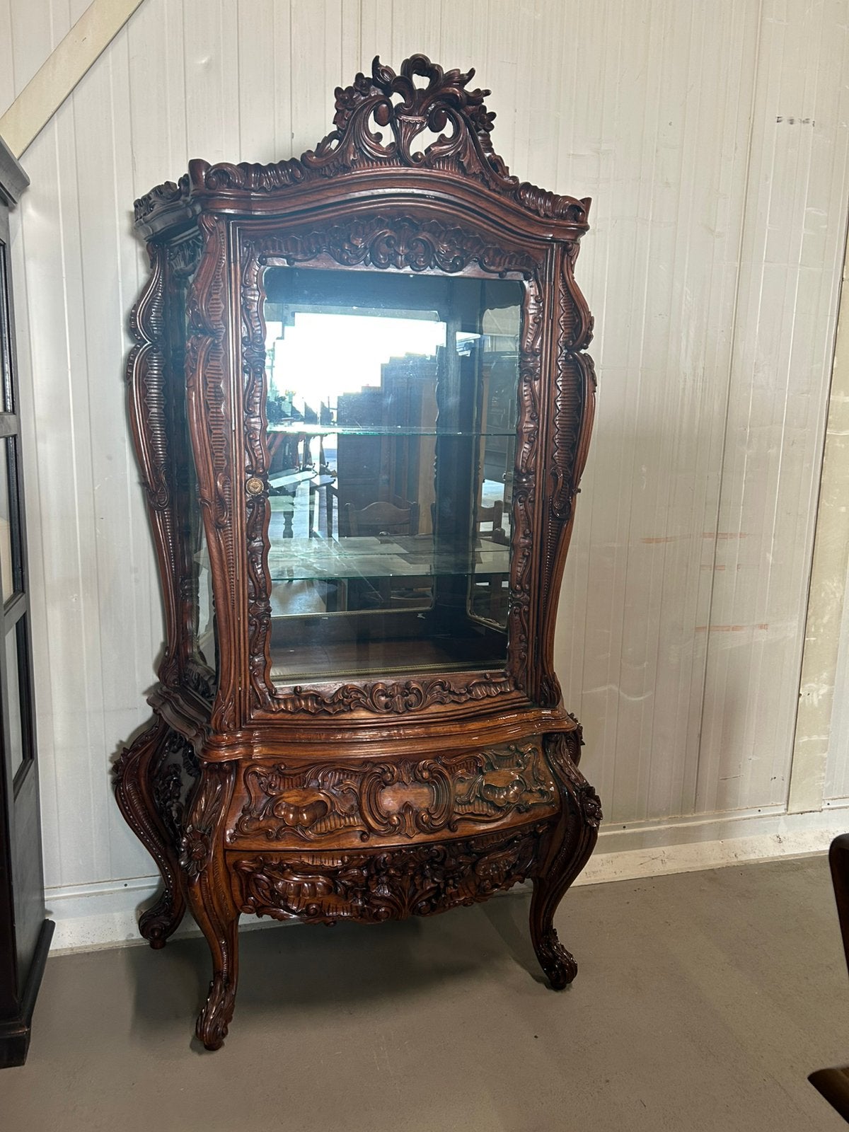 Barok vitrine kast, Ophalen
