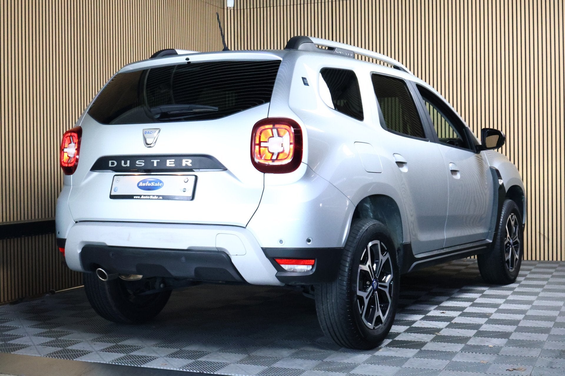 Dacia Duster 1.3 TCe Prestige AVM 33000 KM ! NAVI CAMERA PDC, Voorwielaandrijving, 15 km/l, Gebruikt, Duster