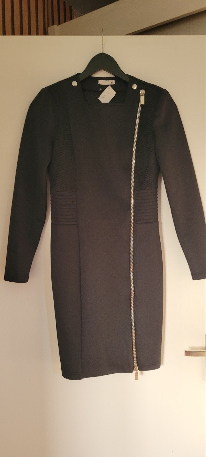 Supertrash jurk maat S - Zwart met ritsdetails, Kleding | Dames, Supertrash, Verzenden, Zwart, Zo goed als nieuw