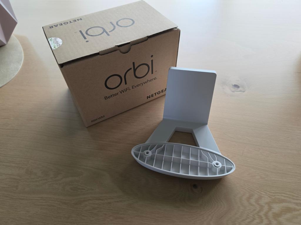 Nieuw: Originele Netgear Orbi Wandbeugel RBKWM-1000S, Ophalen of Verzenden, Nieuw, NETGEAR