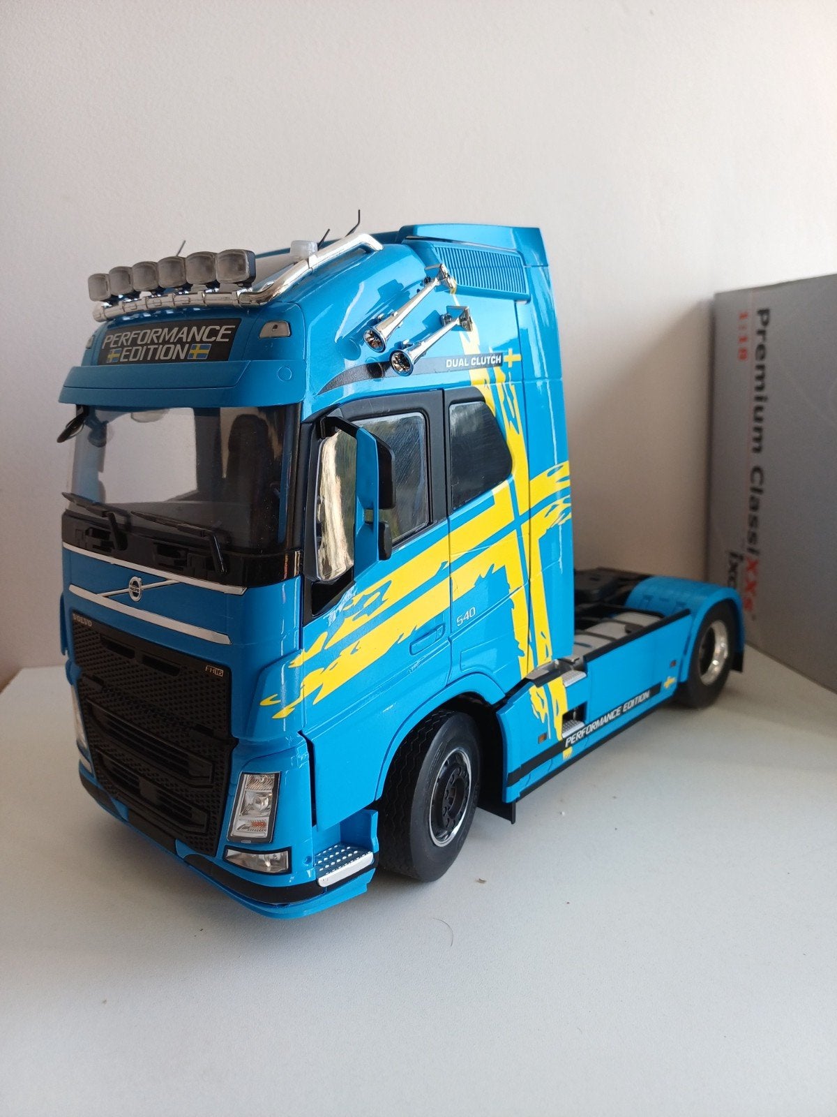 1:18 Premium ClassiXXs ixo Volvo FH16 XL, Ophalen of Verzenden, Zo goed als nieuw, Overige typen