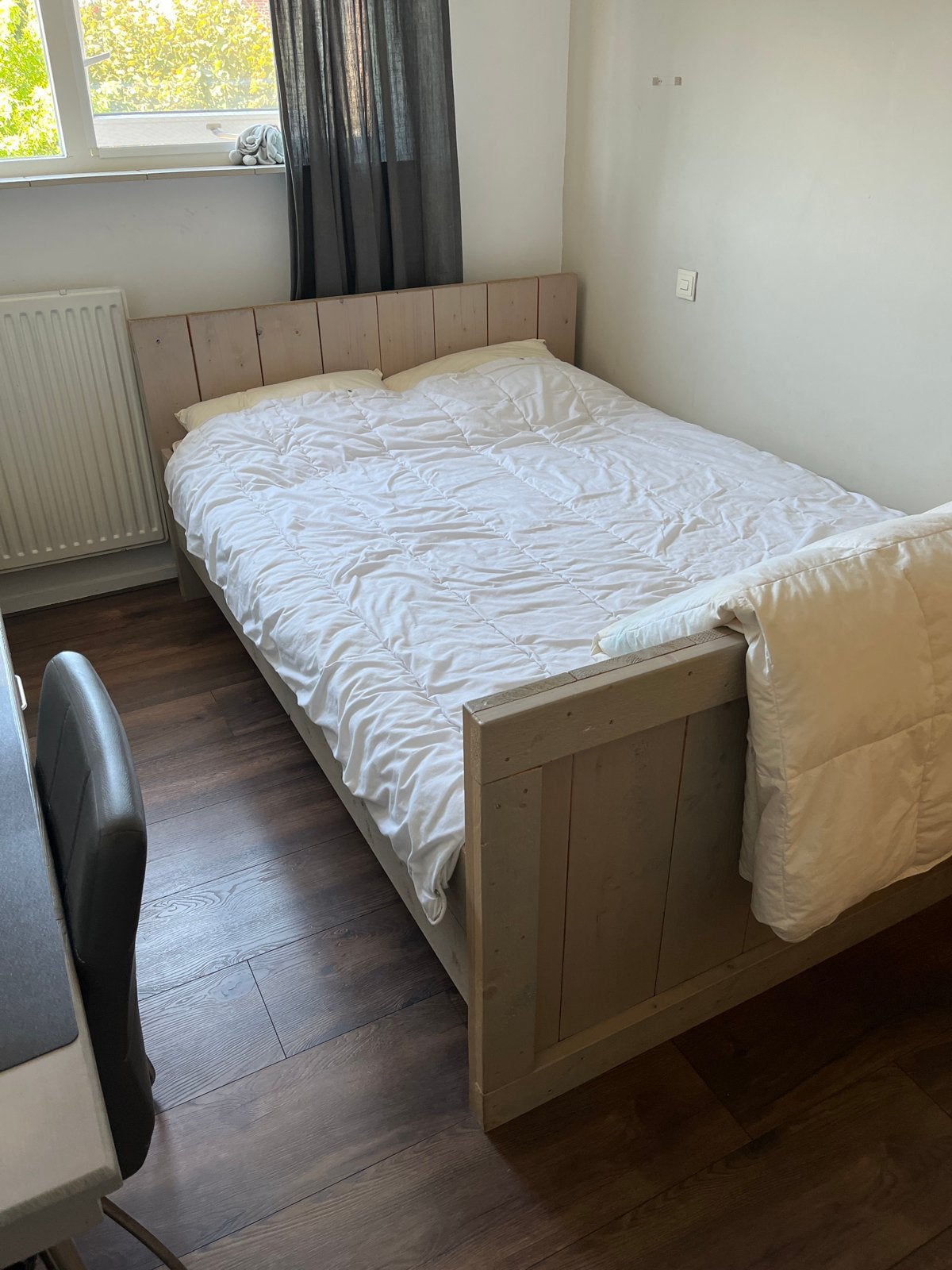 MOET WEG!Twijfelaar bed, bureau en nachtkast - complete set, Ophalen