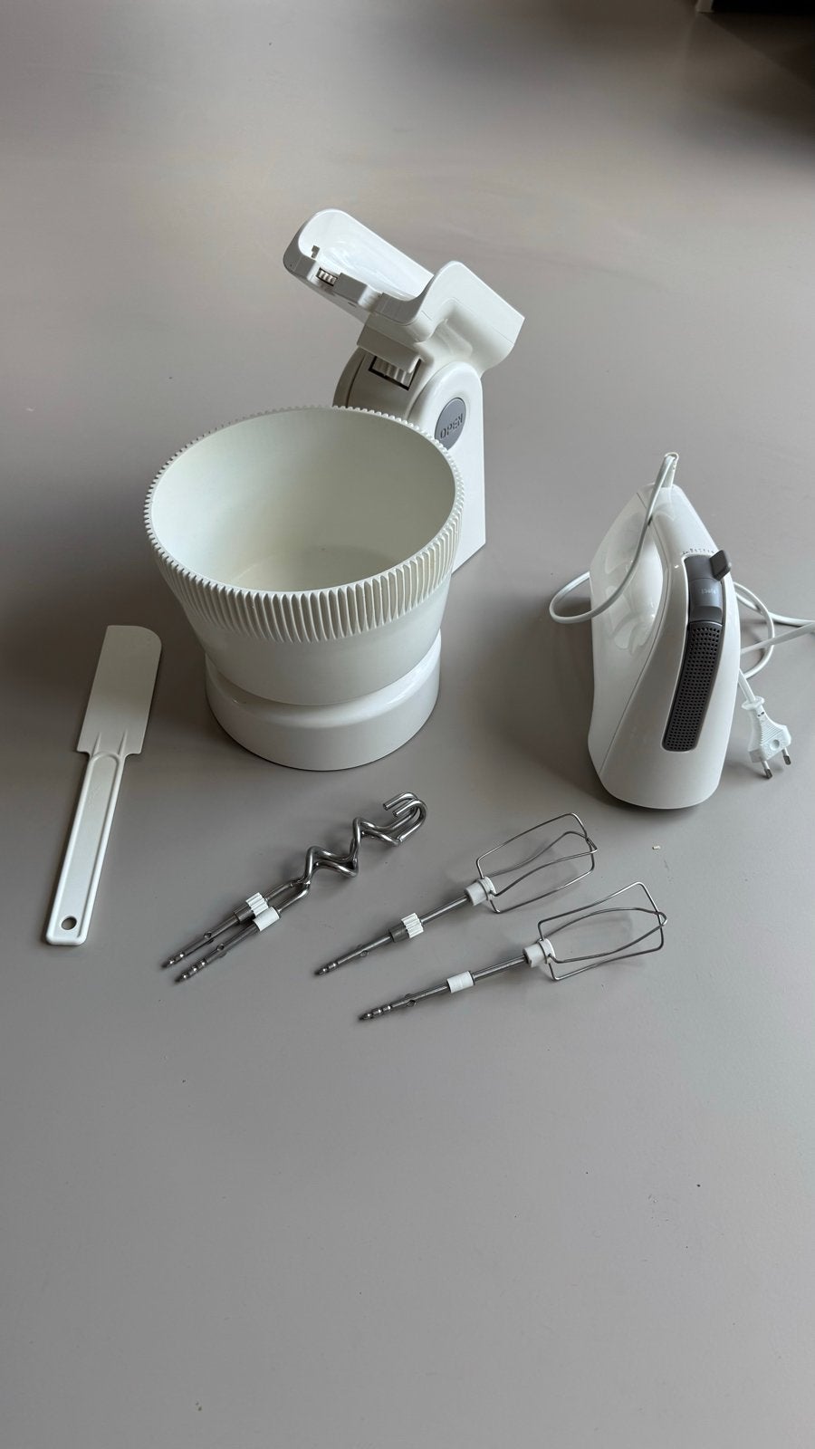 Moulinex HM 615 Handmixer met standaard en kom, Witgoed en Apparatuur, 2 tot 3 liter, Ophalen of Verzenden, Gebruikt, 3 snelheden of meer