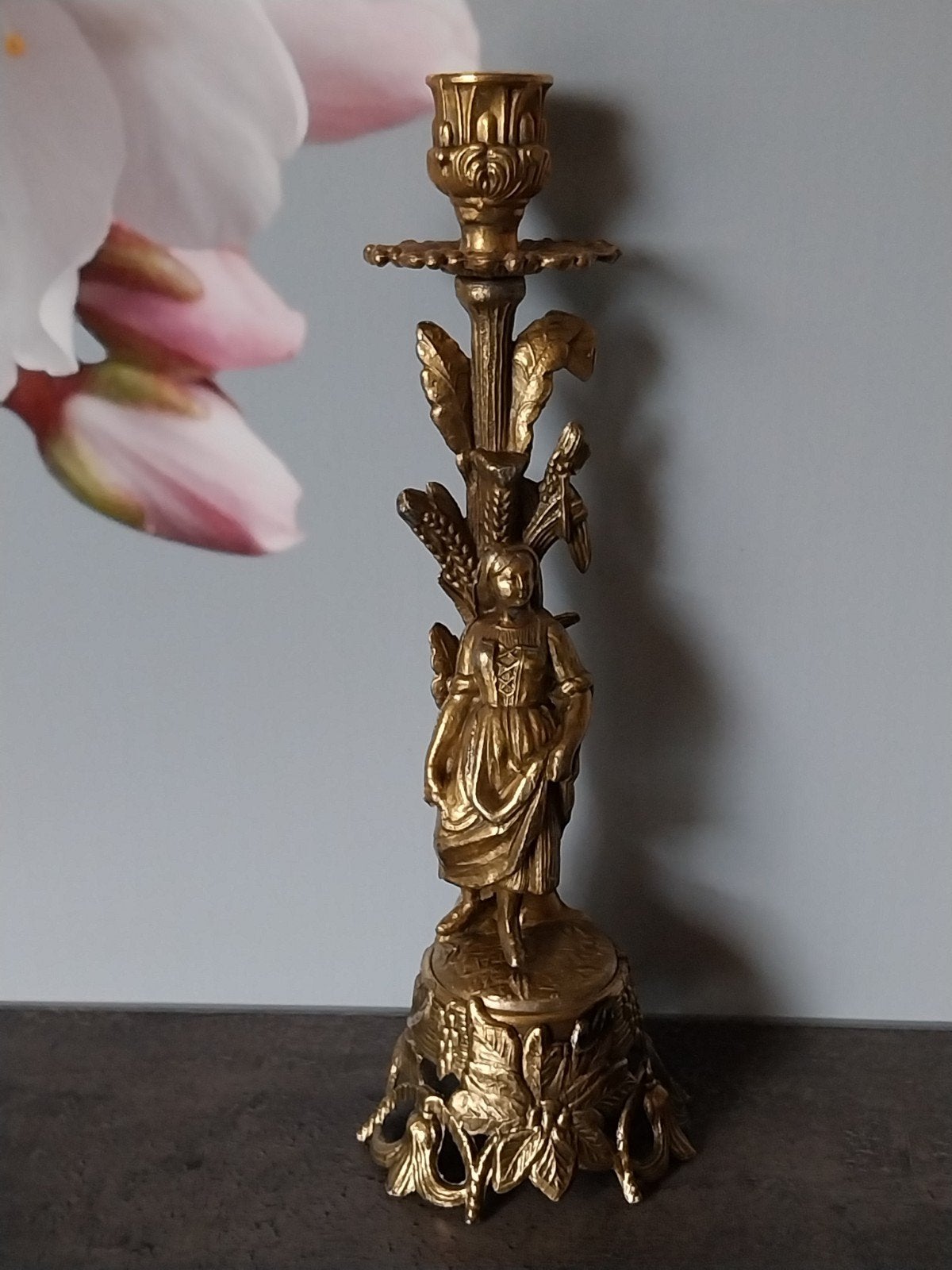 Antieke kandelaar met figuur van vrouw en koren, Ophalen of Verzenden