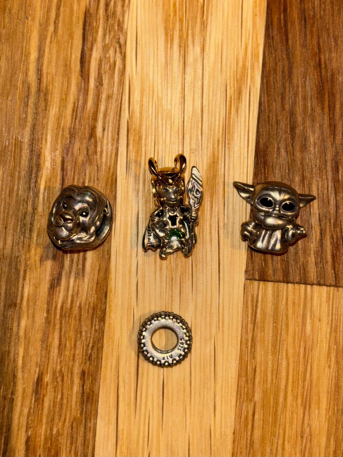 Pandora bedels: Disney, Loki en Star Wars, Pandora, Ophalen of Verzenden, Zo goed als nieuw, 4 bedels of meer