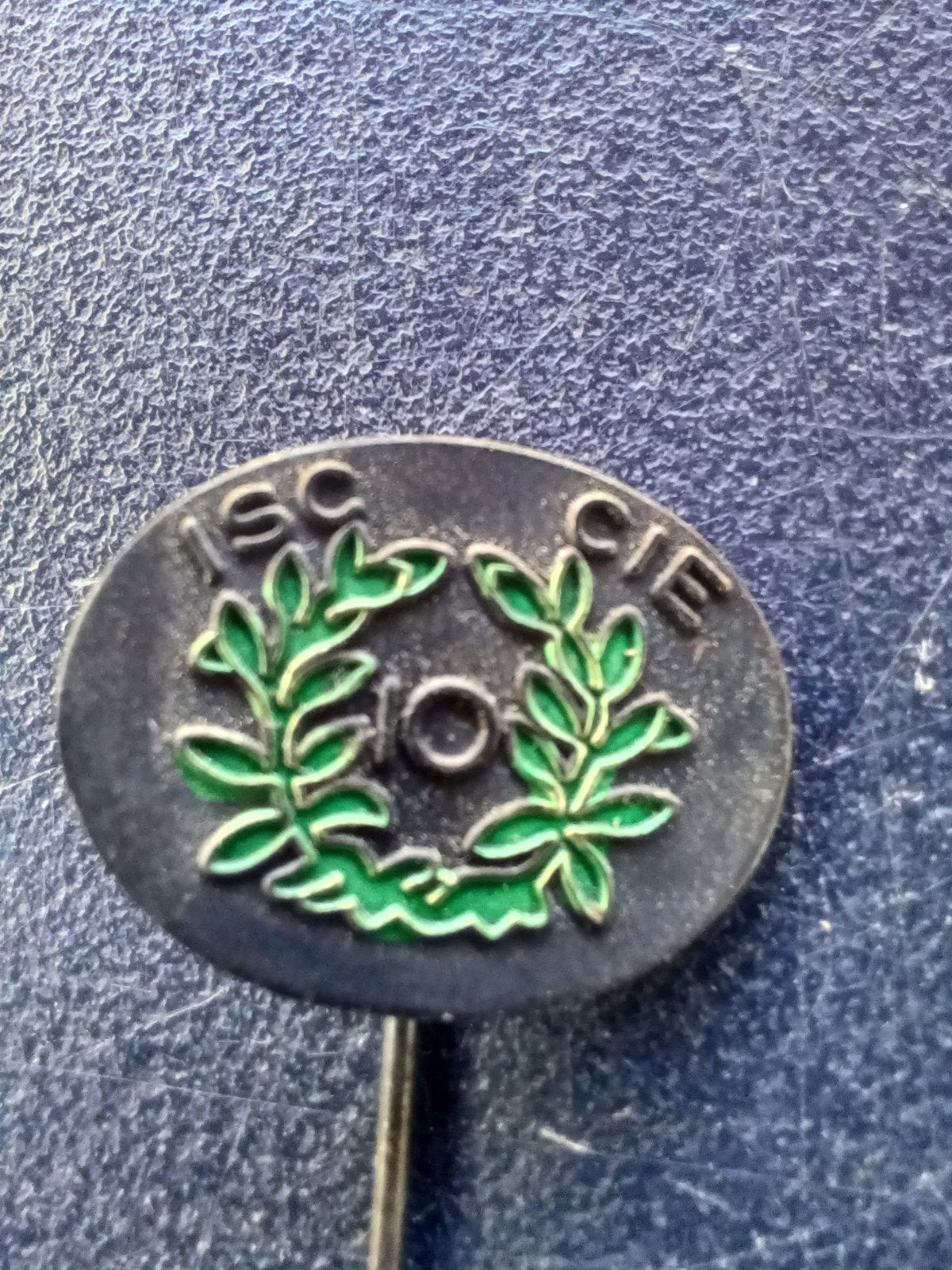 Jubileum speldje ISC CIE 10 jaar, Verzamelen, Speldjes, Pins en Buttons, Ophalen of Verzenden, Gebruikt, Overige onderwerpen, Speldje of Pin
