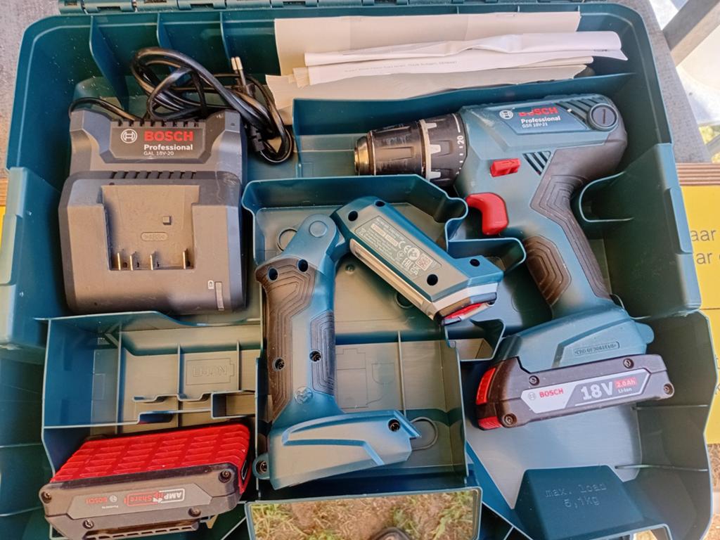 Bosch accu schroef tol en lamp, Doe-het-zelf en Verbouw, Ophalen, Boor- en Schroefmachine