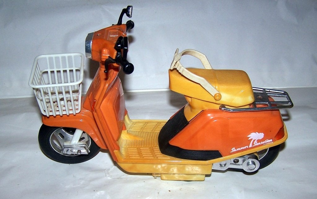Prachtige vintage oranje Barbie scooter Summer Sensation.
