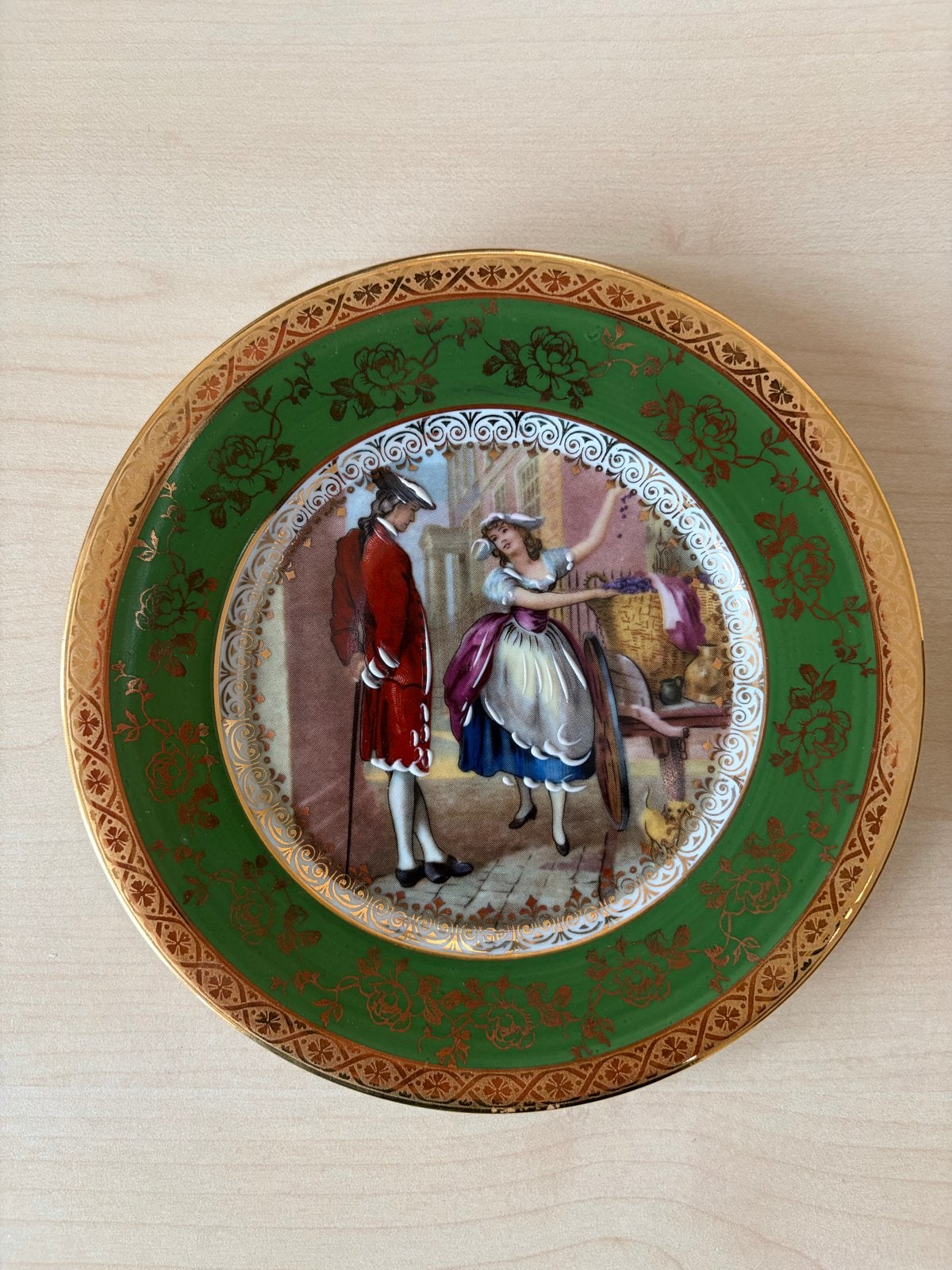 Decoratief bord met romantische scène - Porselein, Ophalen of Verzenden