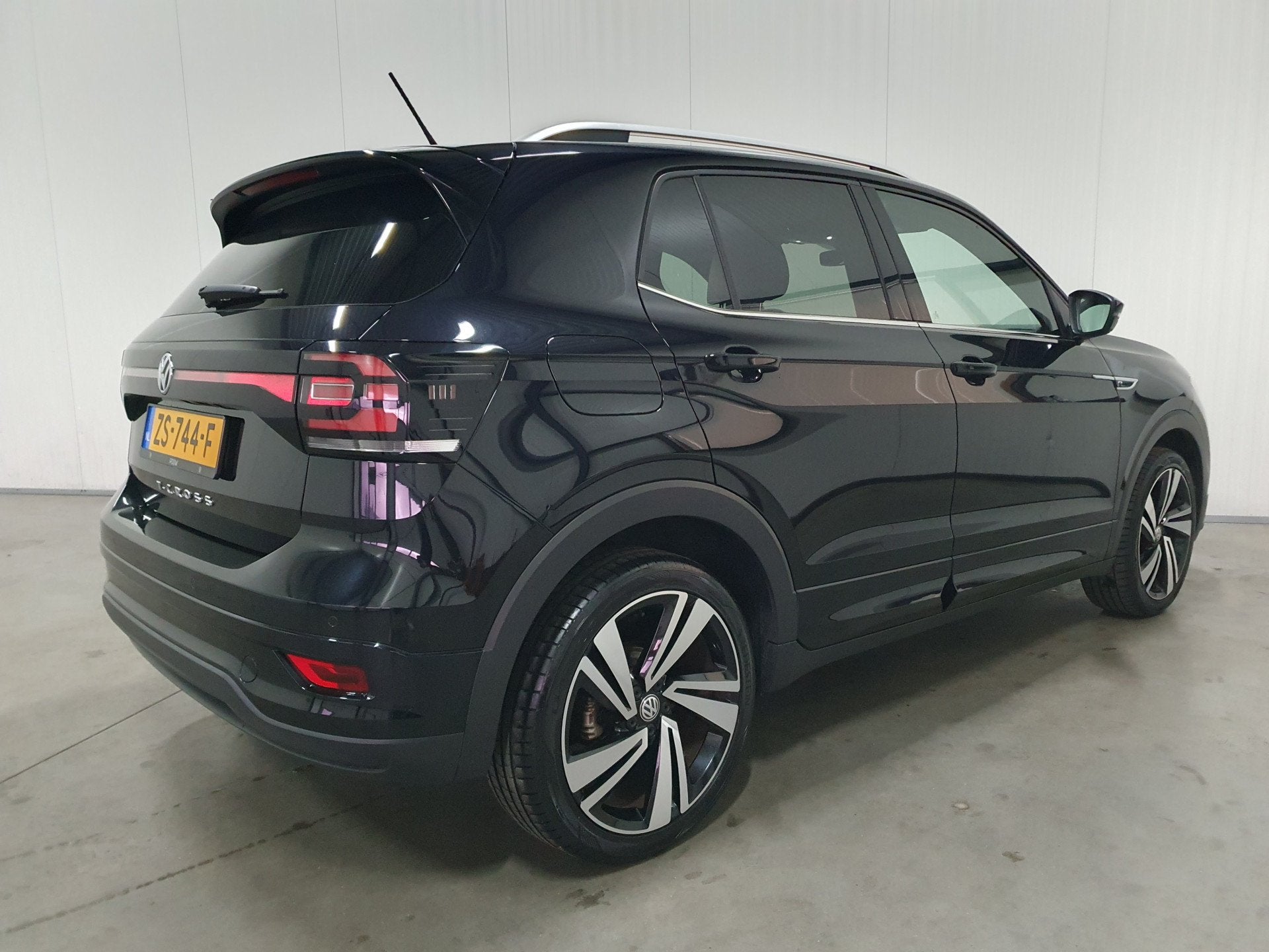 Volkswagen T-Cross 1.0 TSI R-Line CAMERA/PDC/NAVI/LED/CRUISE, Auto's, Voorwielaandrijving, Dealer onderhouden, T-Cross, Gebruikt