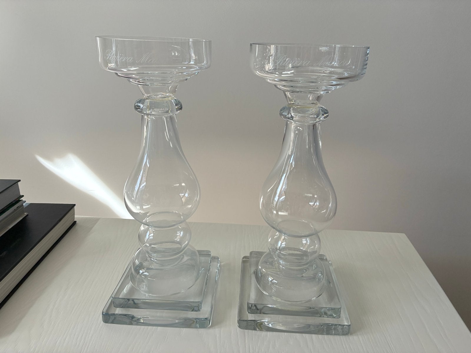 Twee glazen kandelaars/windlichten van Riviera Maison, Ophalen, Glas, Zo goed als nieuw, Kandelaar