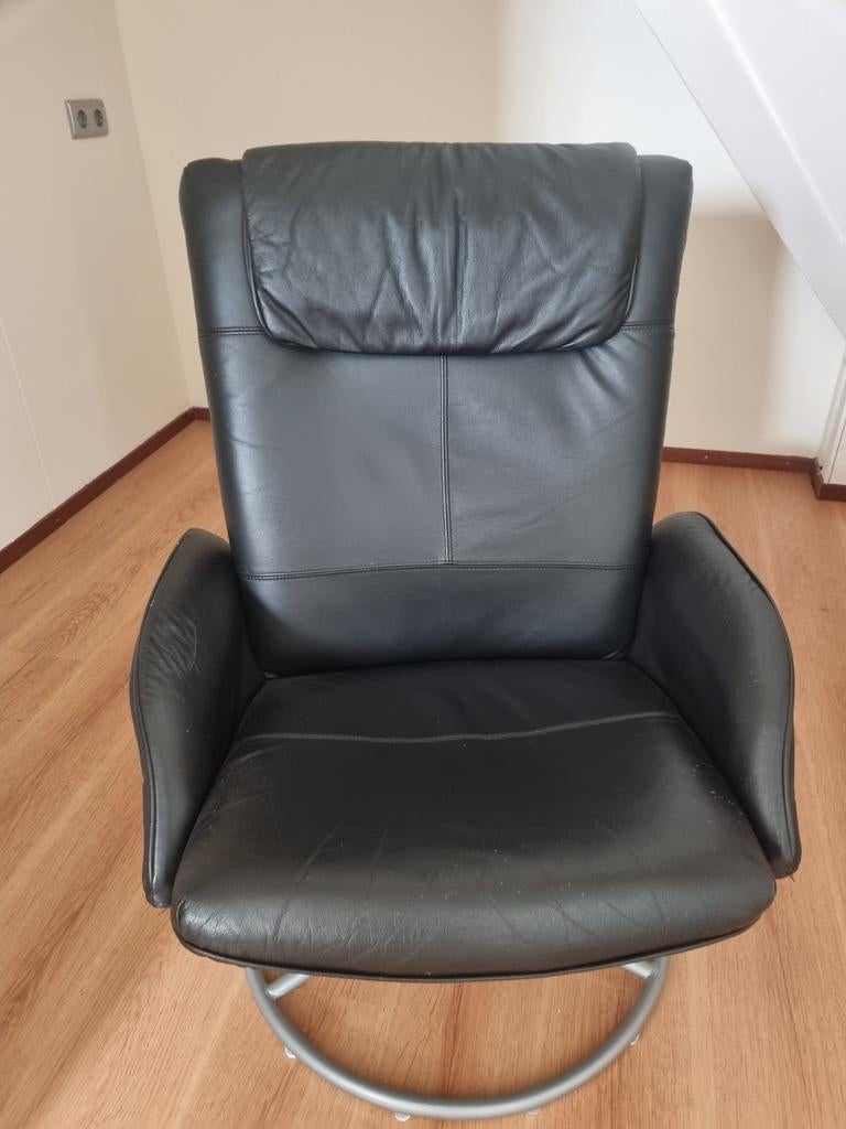 Ikea Zwarte lederlook relaxfauteuil, Huis en Inrichting, Ophalen, Gebruikt, Modern, Comfort, 75 tot 100 cm