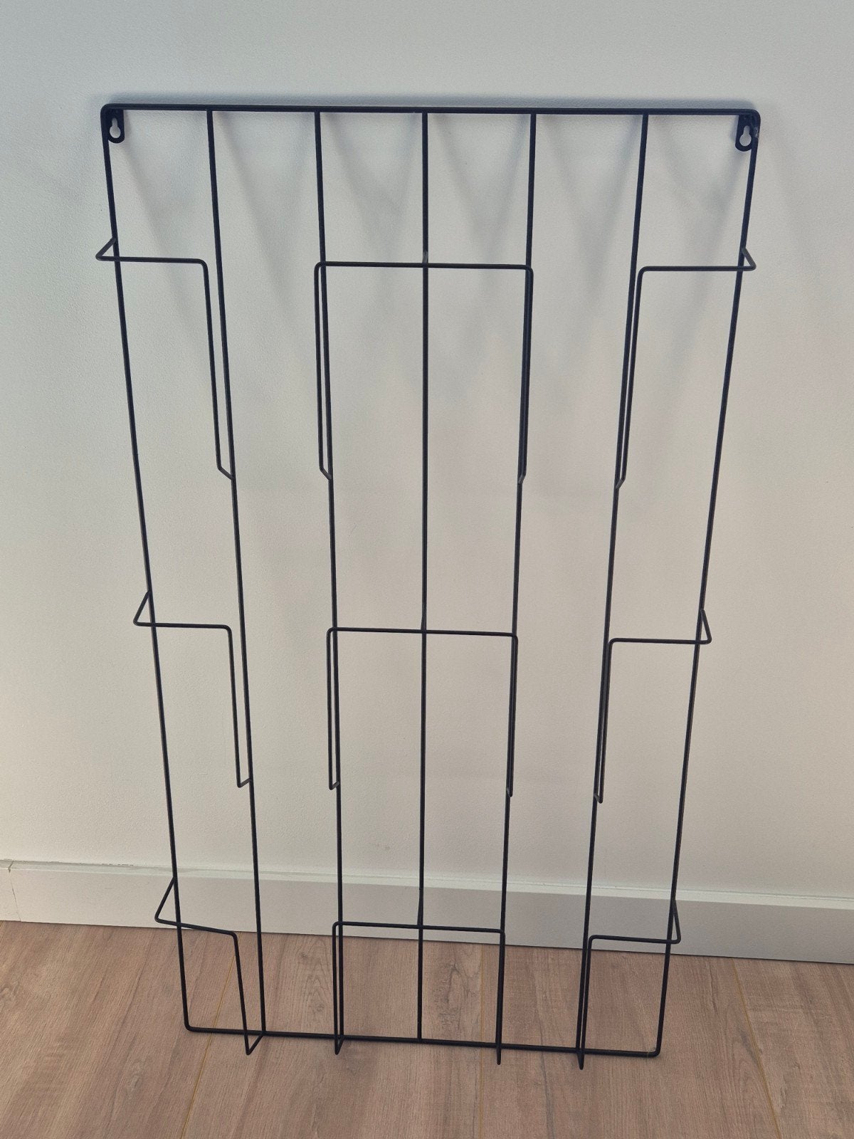 Zwart metalen tijdschriftenrek - 57x102 cm, Ophalen, Wandmontage, Metaal, Modern