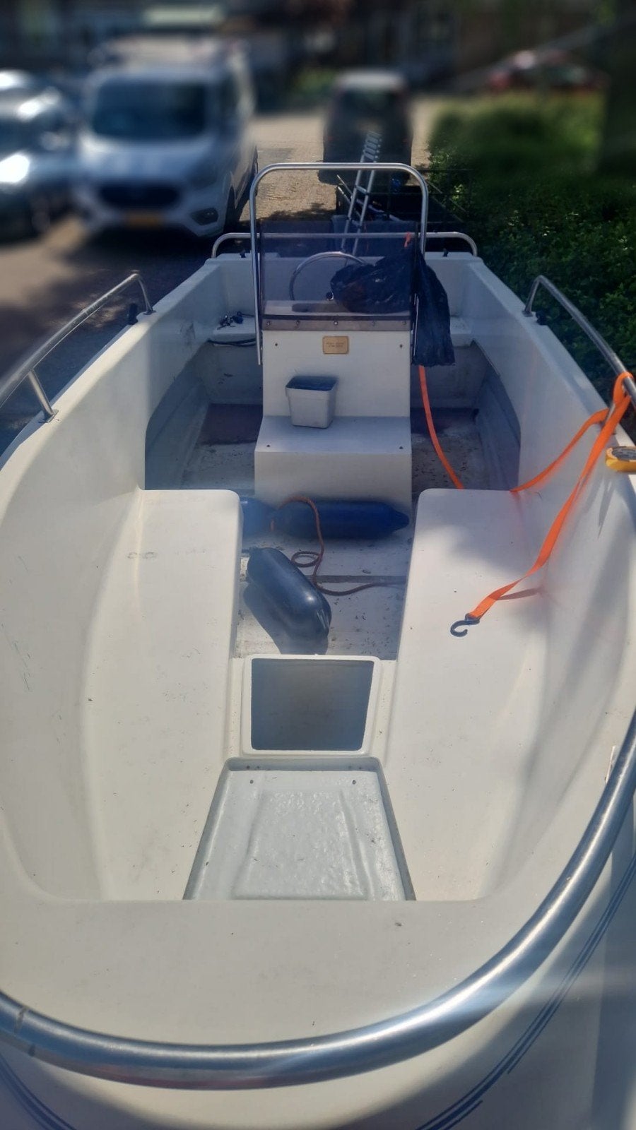 Stabiele polyester consoleboot met stuurconsole, Watersport en Boten, Ophalen, Gebruikt, Geen motor, Kussenset