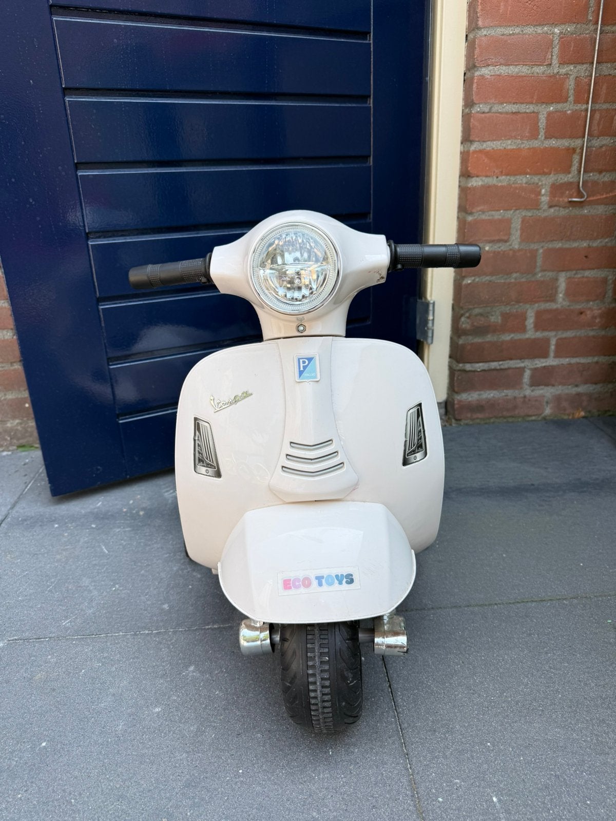Elektrische vespa kind, Ophalen, Zo goed als nieuw