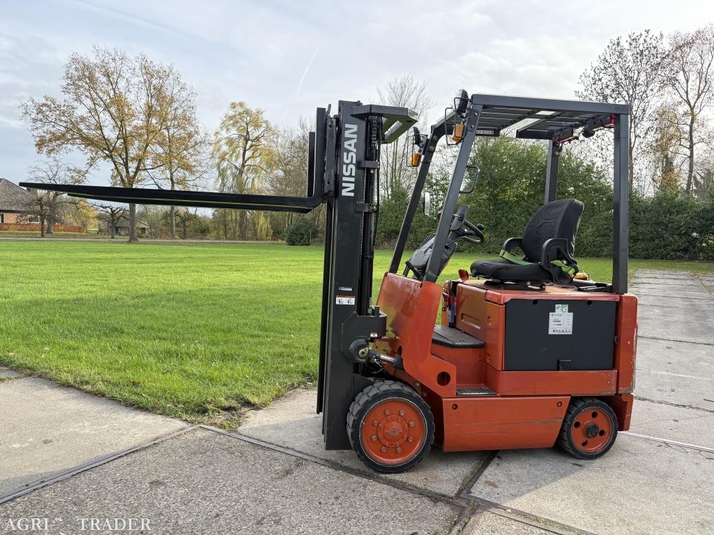 Nissan 2500KG elektrisch 3-delig 4.3M Sideshift top accu
