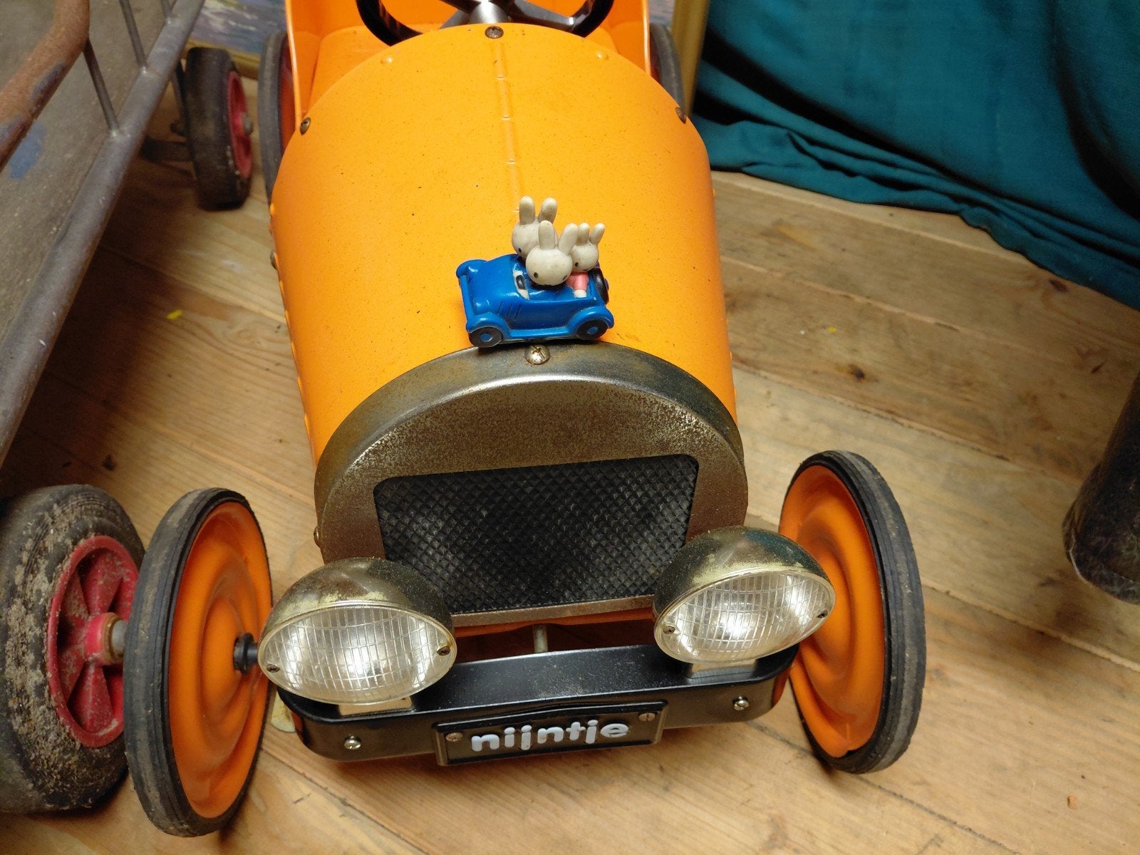 Vintage Nijntje trapauto - Oranje, Ophalen, Gebruikt