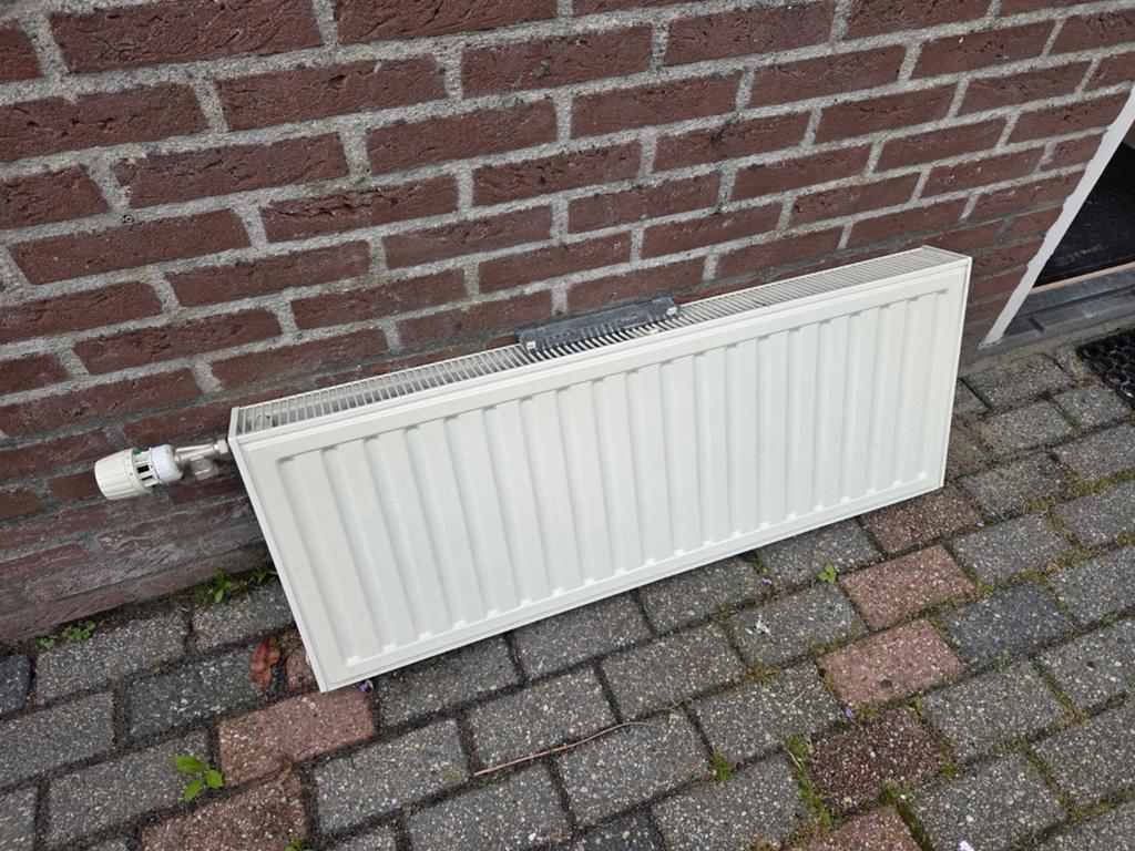 Witte radiator met thermostaatknop, Ophalen, Gebruikt, Radiator, 60 tot 150 cm