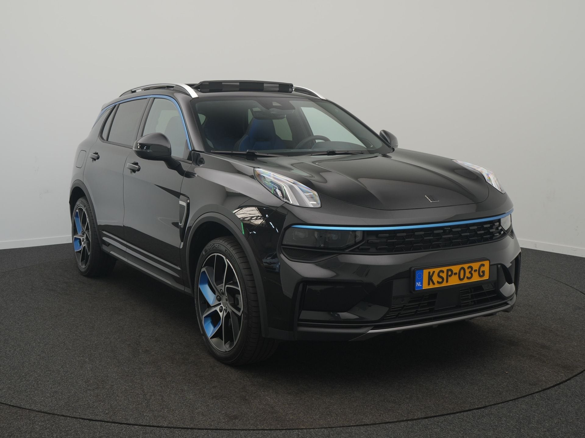 Lynk & Co 01 1.5 - RIJKLAARPRIJS - 360 Camera - Zwarte hemel, Auto's, 12 maanden, Stof, Overige brandstoffen, Zwart