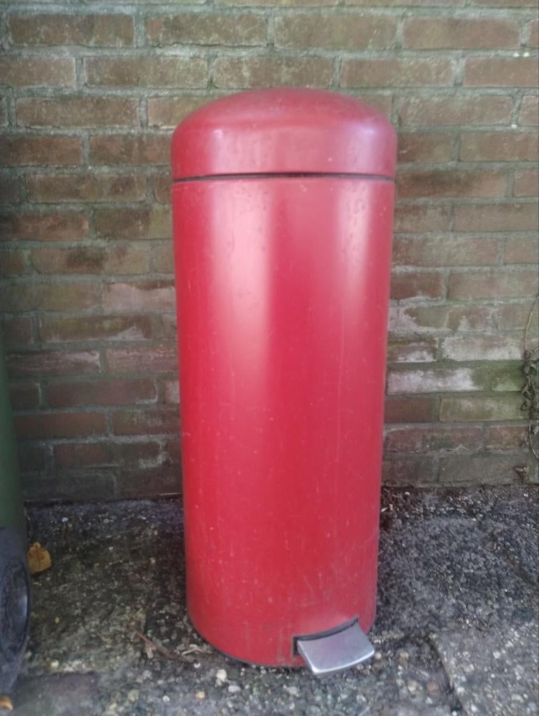 Rode retro prullenbak Brabantia, Huis en Inrichting, Woonaccessoires | Prullenbakken, 40 liter of meer, Ophalen, Gebruikt, Metaal