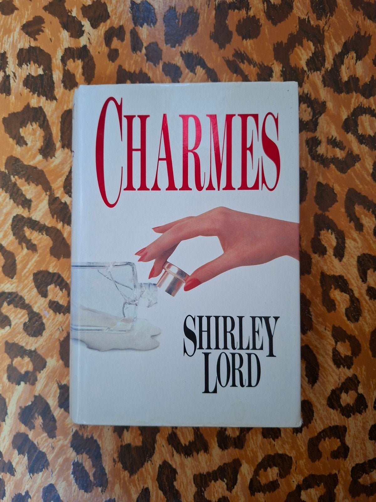 Charmante roman 'Charmes' van Shirley Lord, Boeken, Ophalen of Verzenden, Gelezen, Shirley Lord