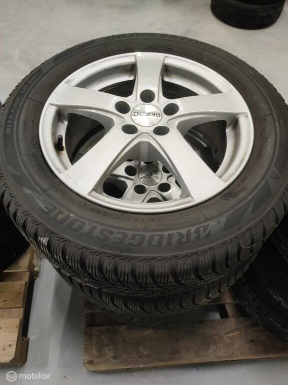 Winterbanden + velgenset Bridgestone -Dezent 185/65R15 04325, Ophalen of Verzenden