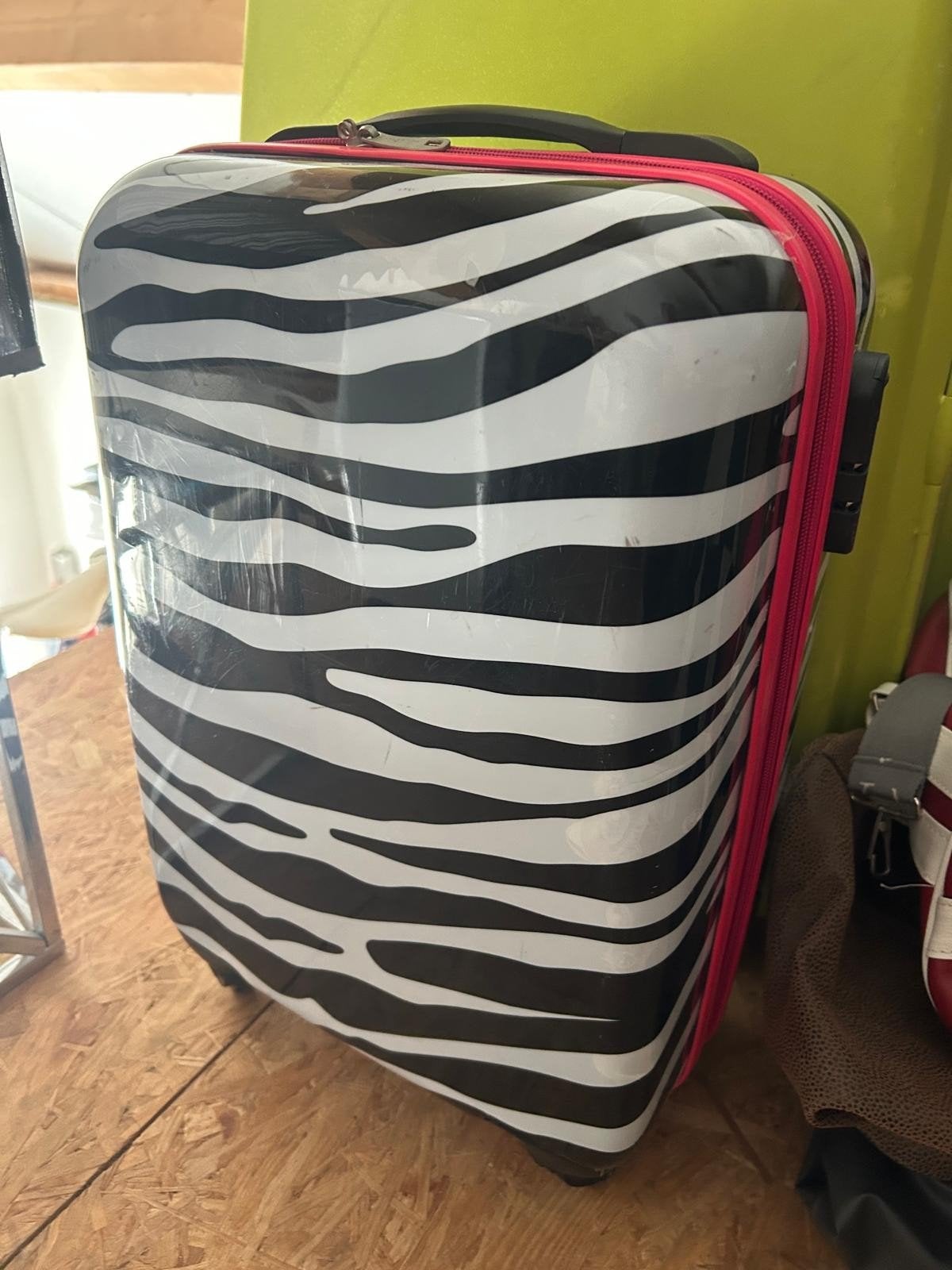 Zebra print koffer met wieltjes en uitschuifbare handgreep, Ophalen, Gebruikt, 50 tot 60 cm, Hard kunststof