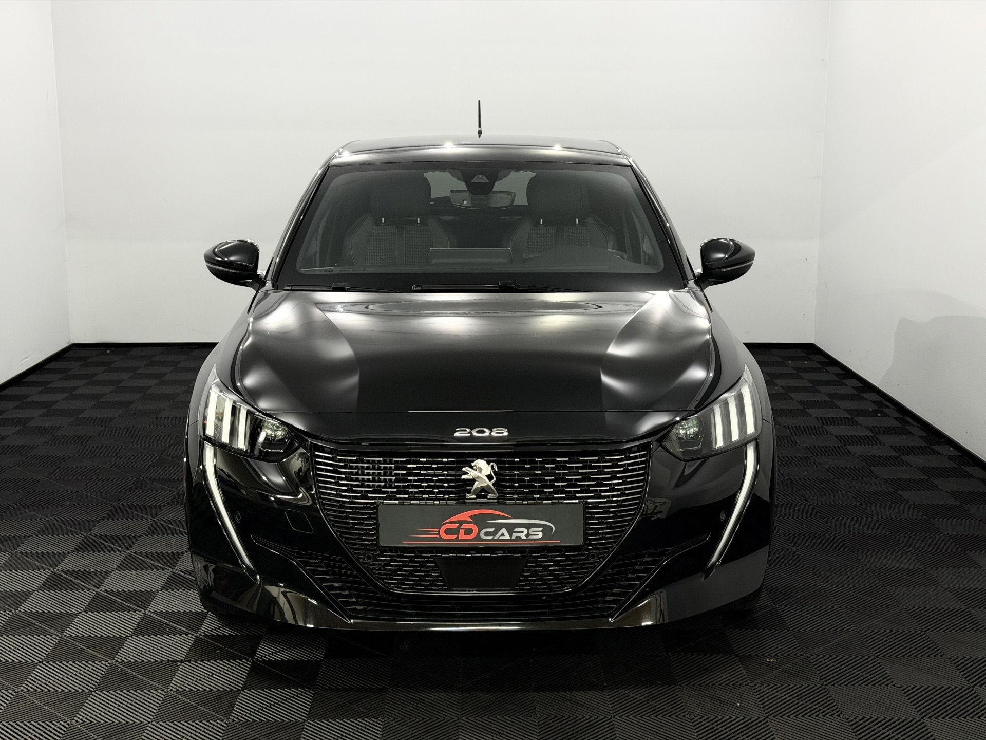 Peugeot 208 1.2 PureTech GT-Line Camera, Navi, Keyless start, Auto's, Peugeot, 101 pk, Gebruikt, Euro 6, Leder en Stof