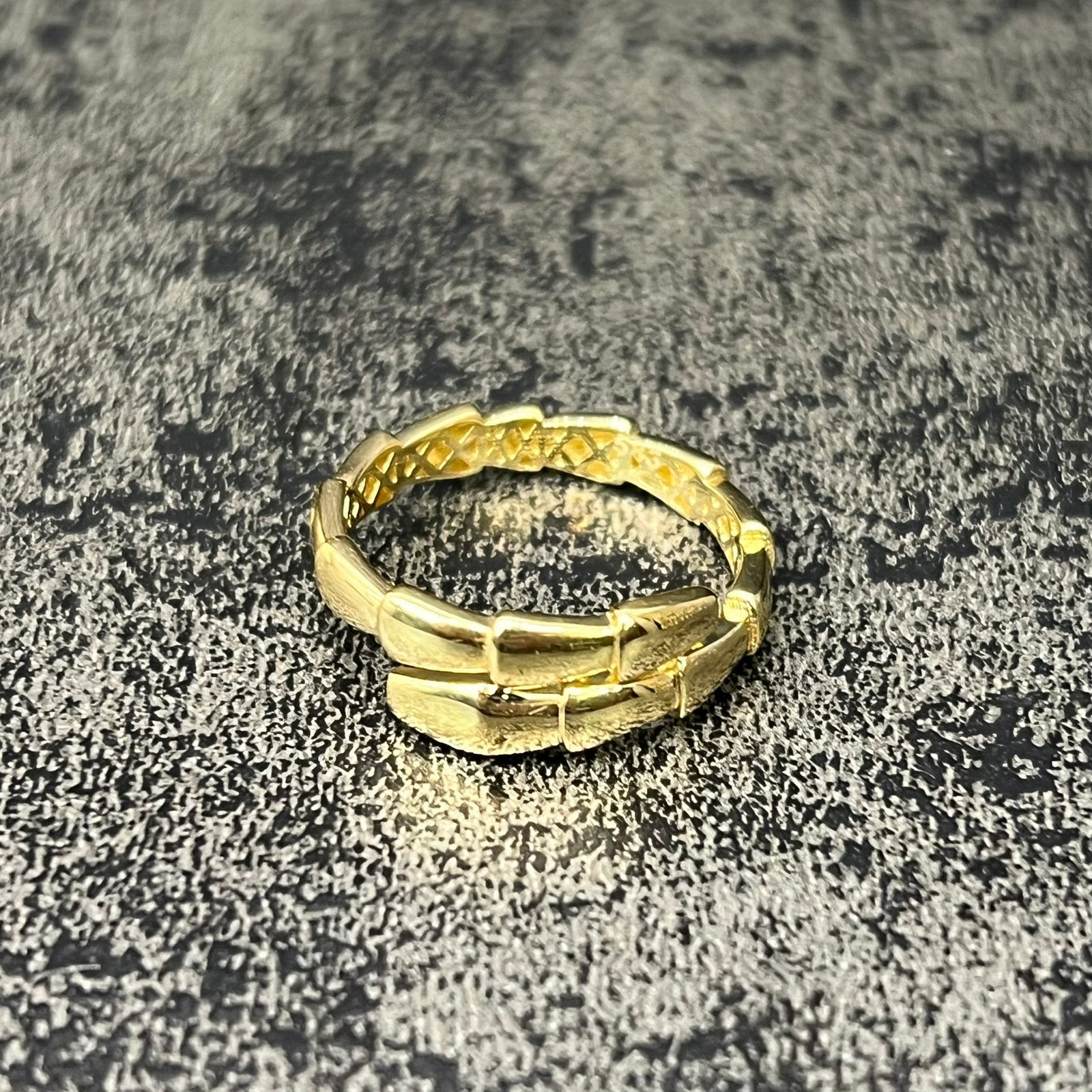 14k gouden ring slang model nieuw, Ophalen of Verzenden, Nieuw, Goud, Dame