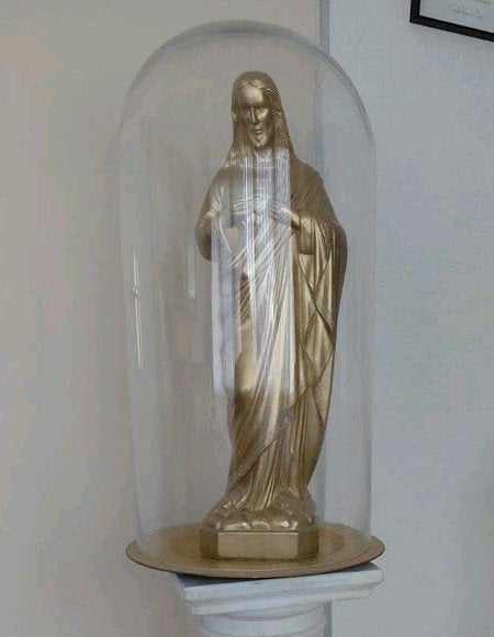Gouden Jezus beeld met glazen stolp, Antiek en Kunst, Ophalen of Verzenden
