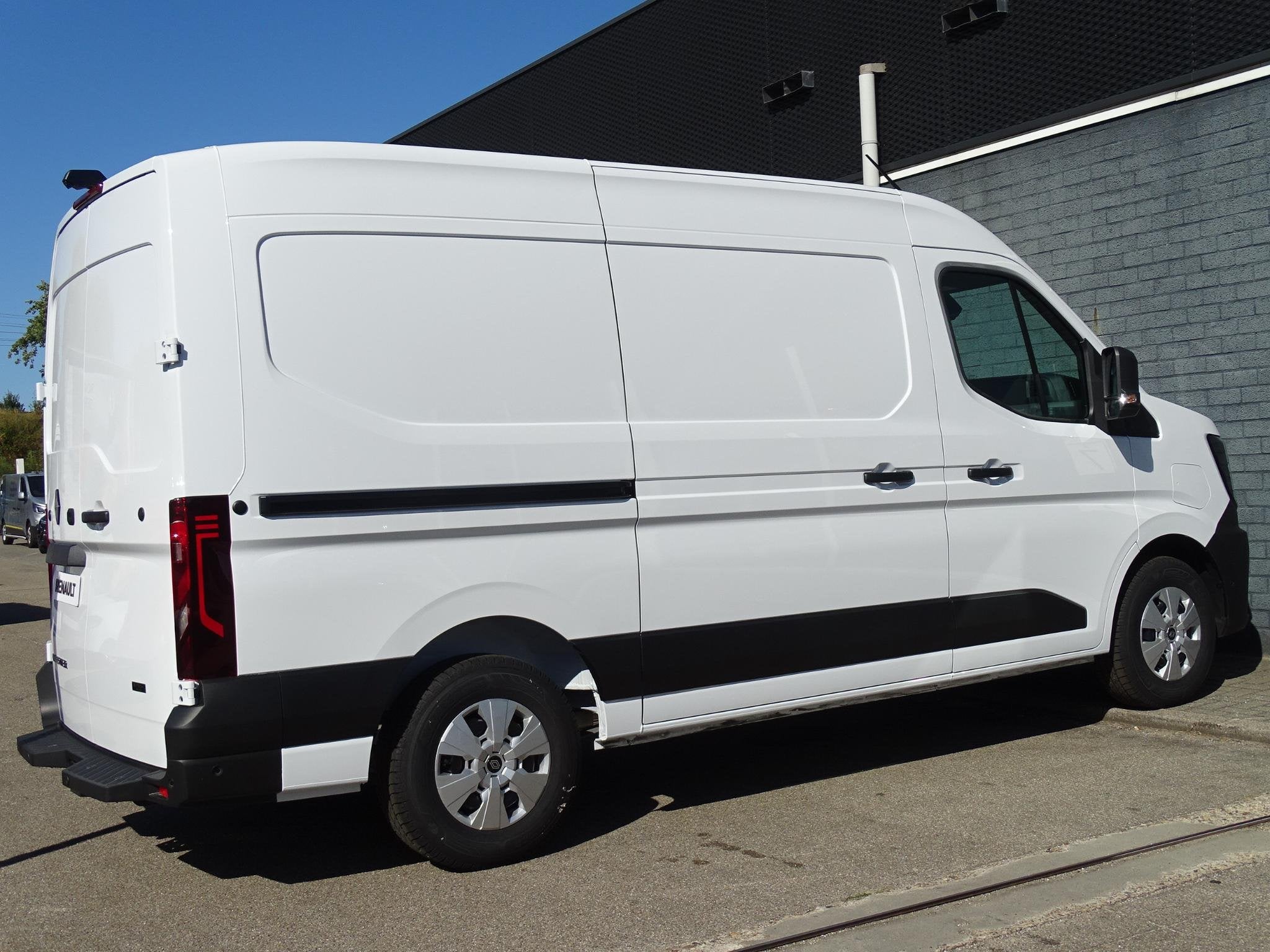 Renault Master E-Tech T35 L2H2 Extra long range 87 kWh PACK, 2378 kg, Huisgarantie, 143 pk, Met garantie (alle)