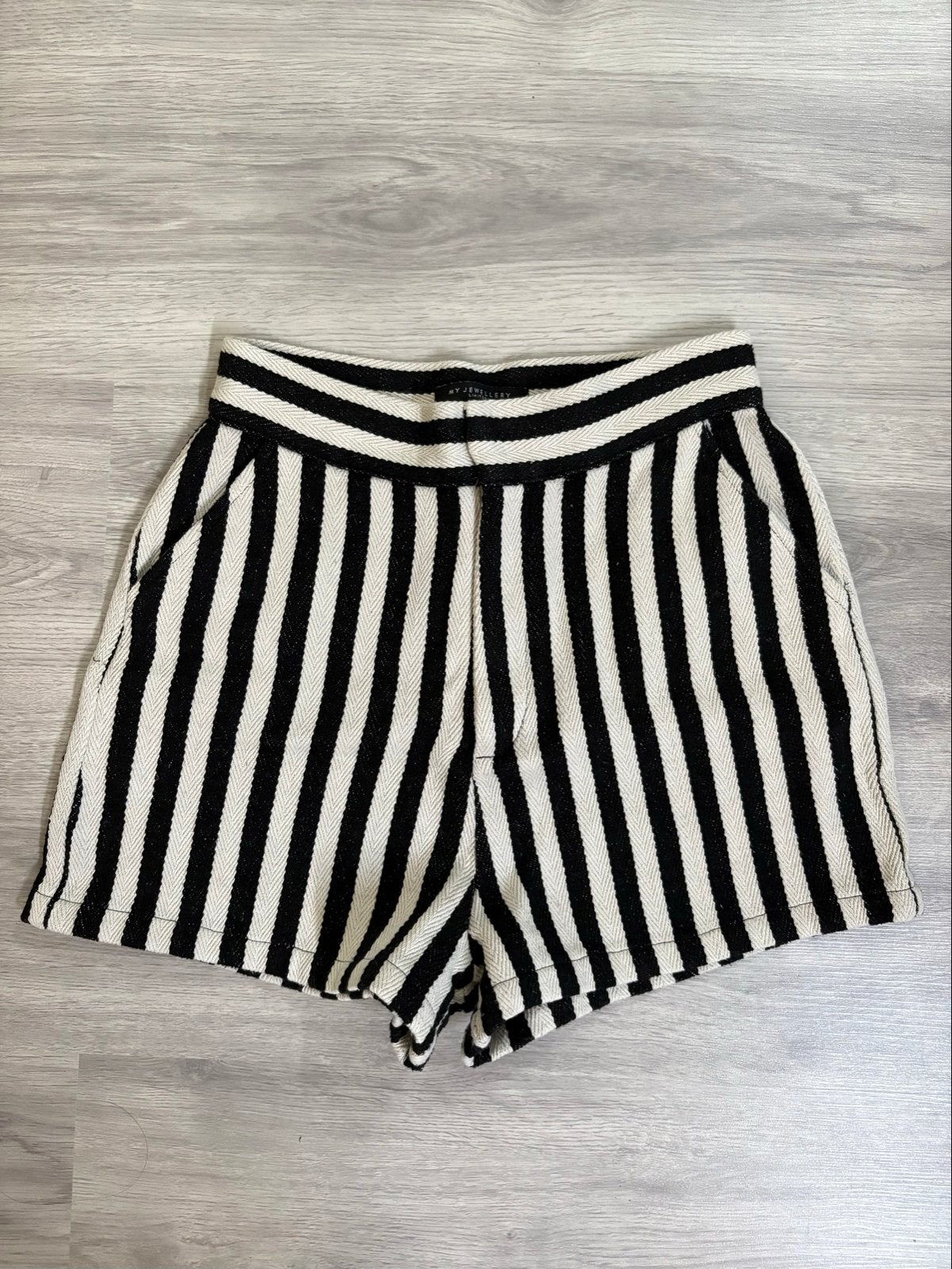 Zwart-wit gestreepte shorts, Kort, Zwart, Ophalen of Verzenden, Zo goed als nieuw