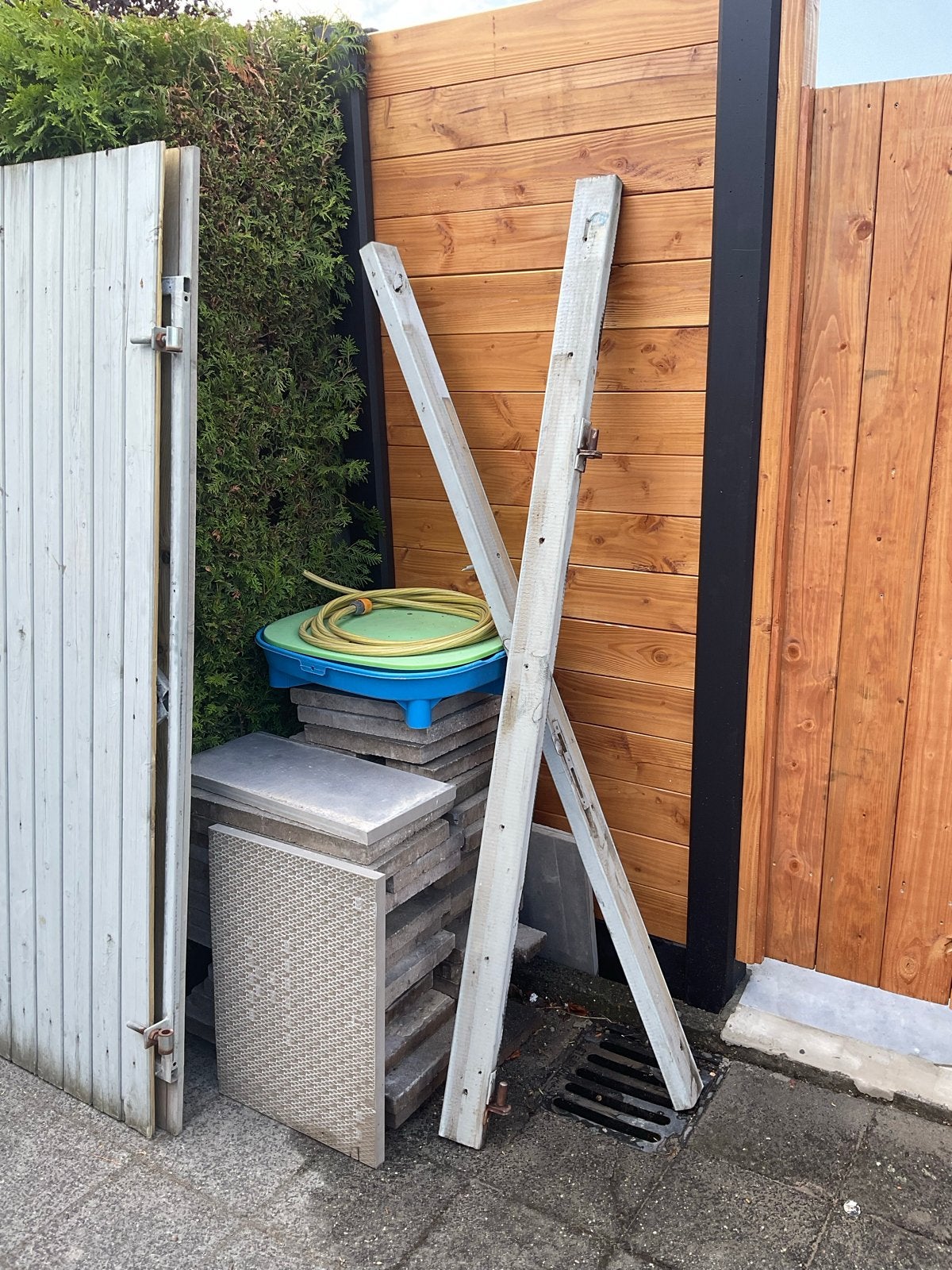 Houten poort met stalen frame 110x180 cm, € 50,00, Tuin en Terras, Tuinpoorten, Ophalen, Gebruikt, 100 tot 150 cm, Draaipoort