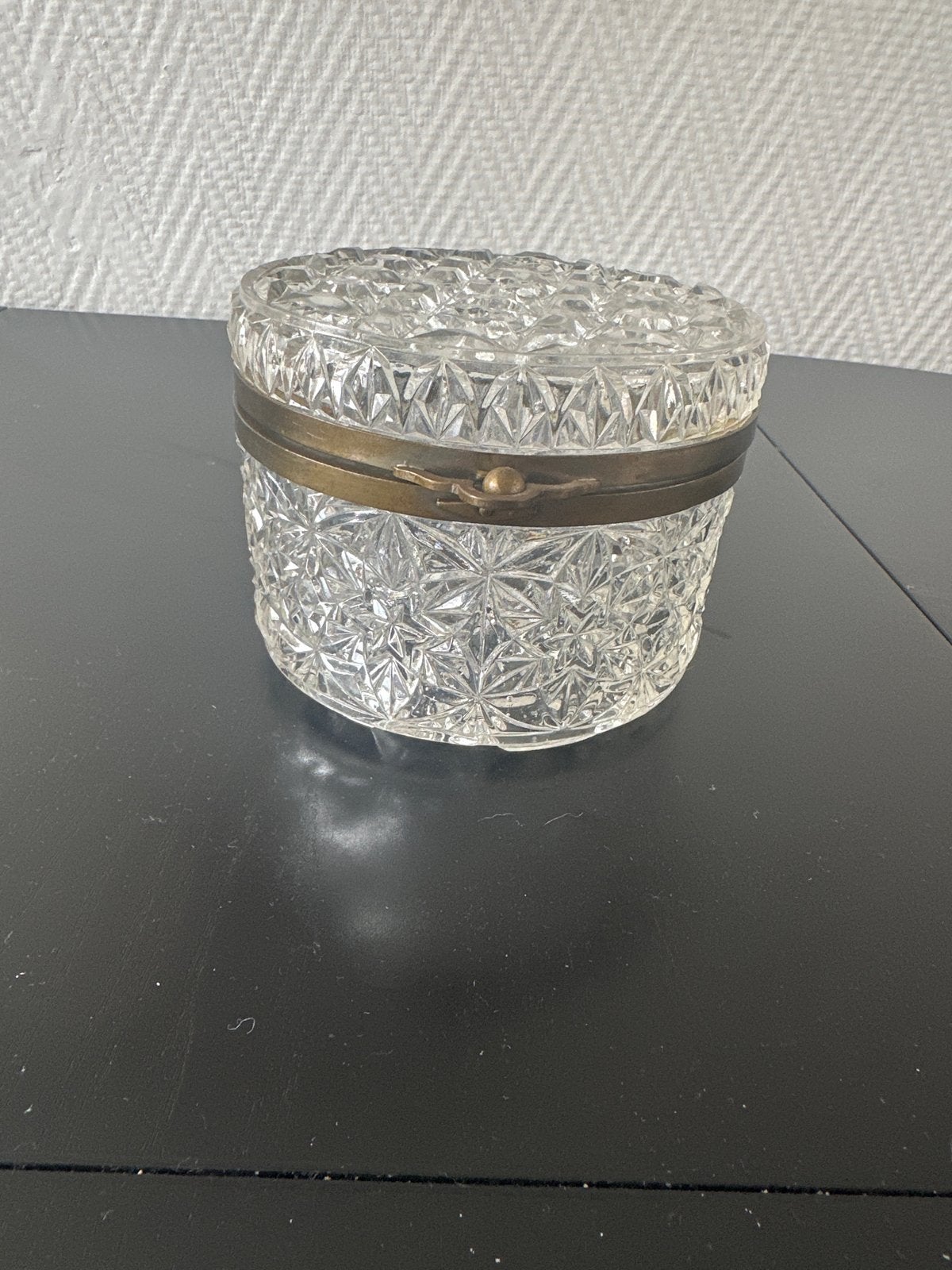 Antiek glazen juwelendoosje met messing rand, Antiek en Kunst, Ophalen of Verzenden