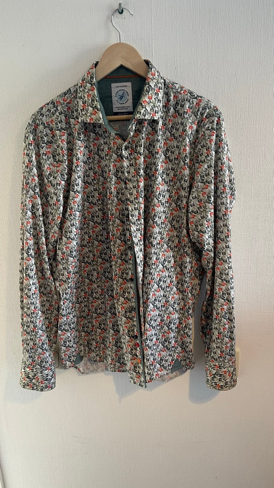 A Fish Named Fred 2025 overhemd met print - Maat XL, Kleding | Heren, Ophalen of Verzenden, Zo goed als nieuw, Meerkleurig, Halswijdte 43/44 (XL)