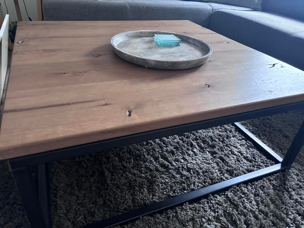 Salontafel met eikenhouten blad en metalen onderstel, Huis en Inrichting, Ophalen, Zo goed als nieuw