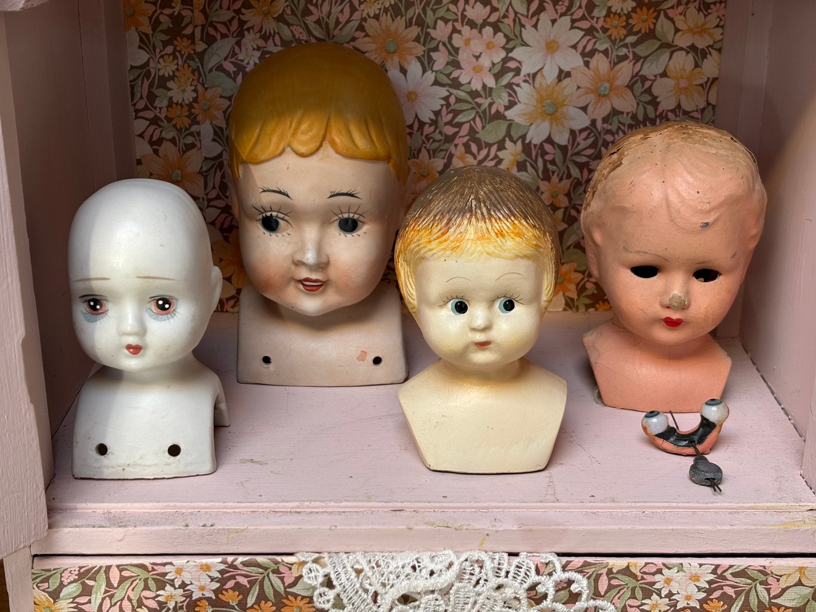 4 oude poppen hoofdjes !, Ophalen of Verzenden, Gebruikt, Pop