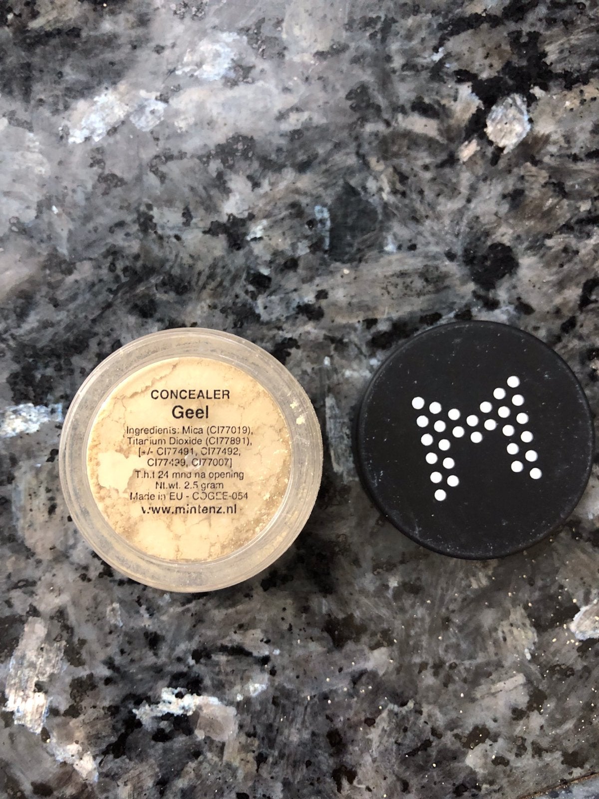 Mintenz concealer geel, Sieraden, Tassen en Uiterlijk, Gehele gezicht, Geel, Nieuw, Ophalen of Verzenden