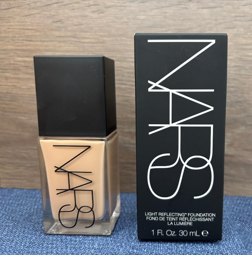 NARS Light reflecting foundation Vienna, Sieraden, Tassen en Uiterlijk, Uiterlijk | Cosmetica en Make-up, Gehele gezicht, Beige