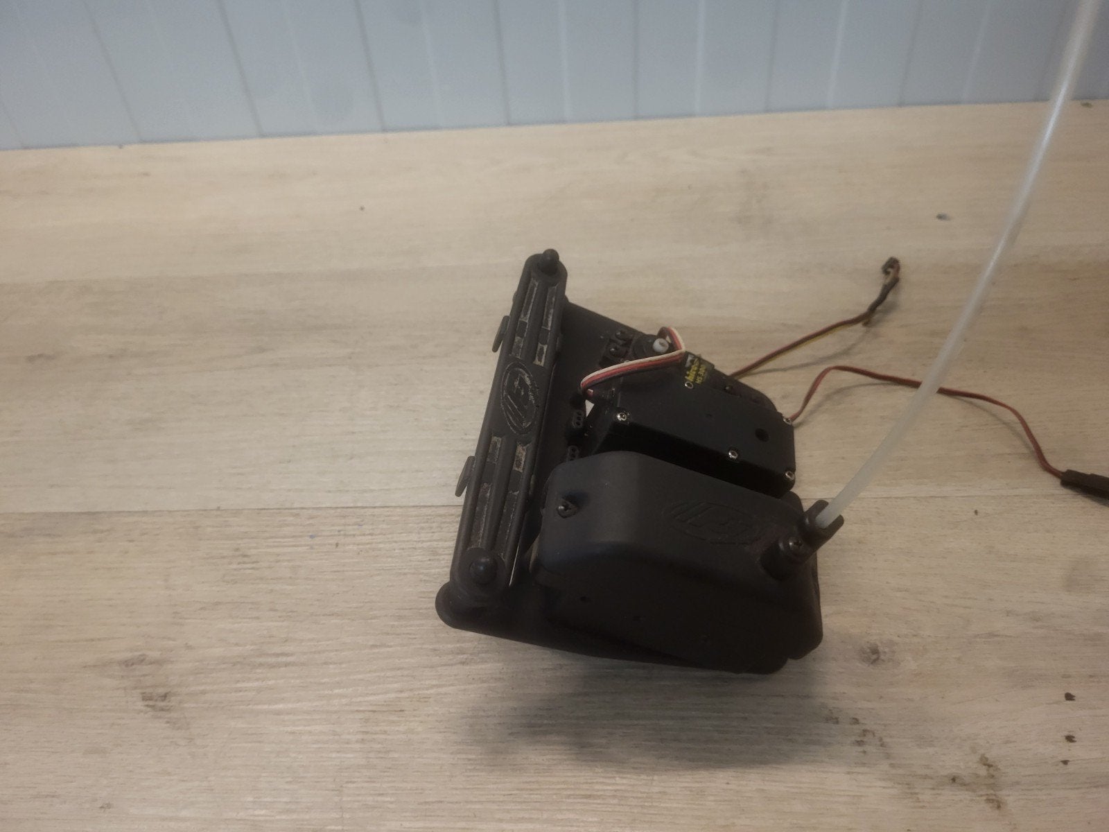 fg servoplaat compleet, Hobby en Vrije tijd, Benzine, Ophalen of Verzenden, Zo goed als nieuw, Onderdeel