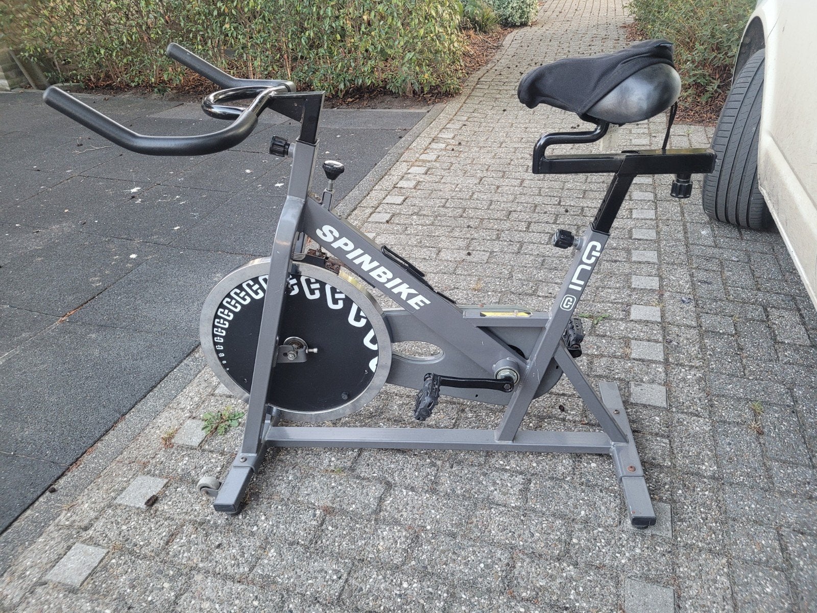 INQ Spinbike - Ideaal voor thuistraining, Sport en Fitness, Ophalen, Gebruikt, Spinningfiets, Metaal