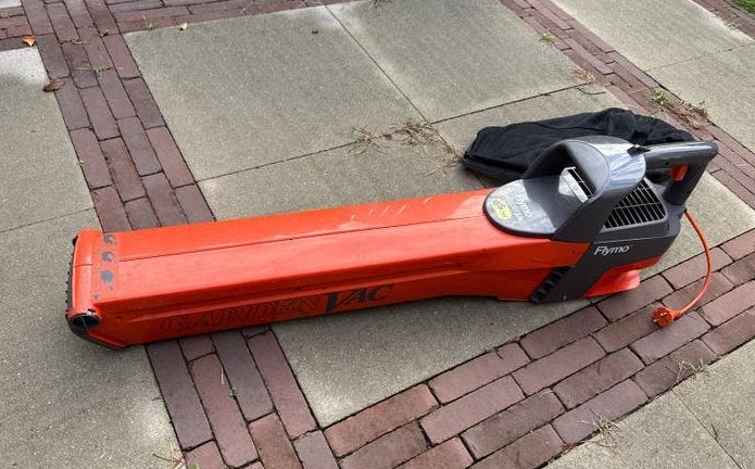 Flymo Garden Vac - Bladblazer en Bladzuiger, Gebruikt, Handgedragen, Ophalen of Verzenden, Met opvangzak