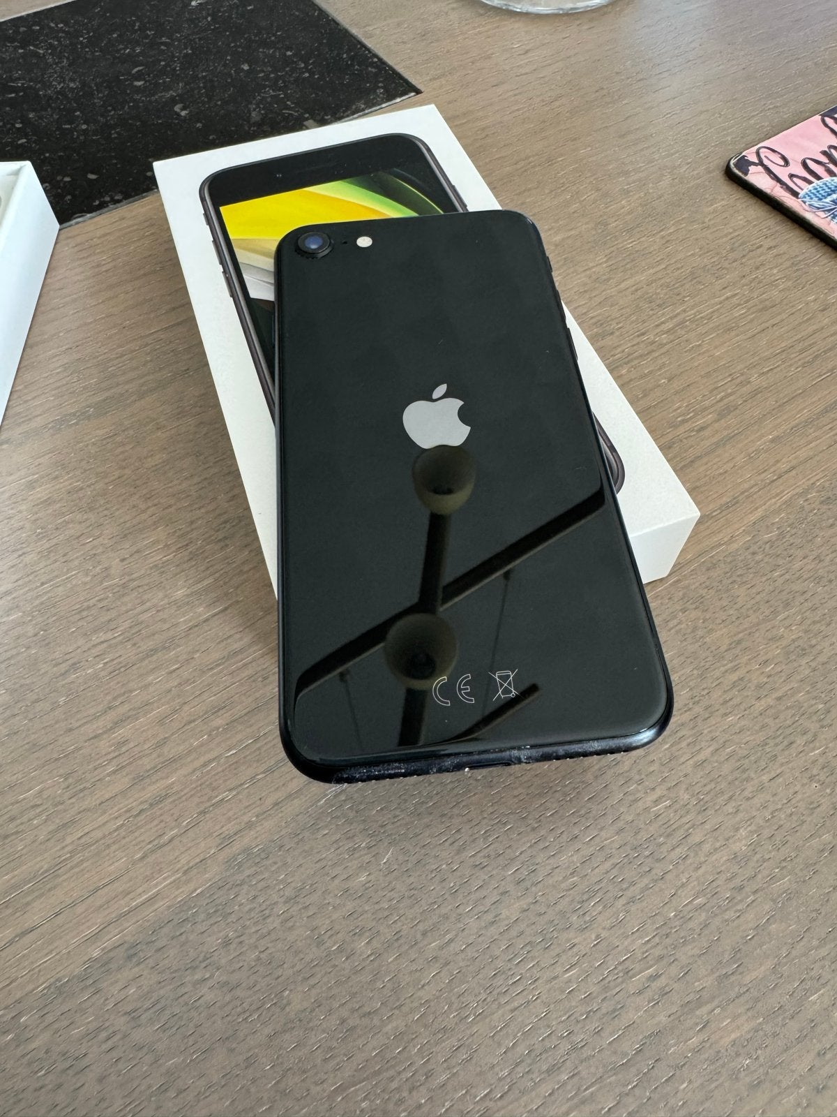 Apple iPhone SE (2020) Zwart - Zo goed als nieuw, Telecommunicatie, Mobiele telefoons | Apple iPhone, Zwart, Ophalen of Verzenden