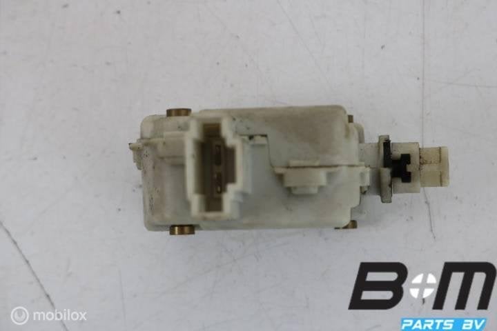 Stelmotor tankklep VW Polo 9N 3B0959781C, Gebruikt